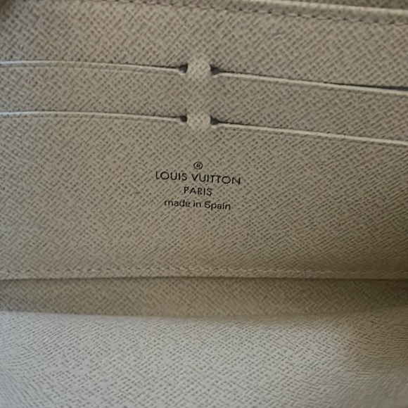 Sold Authenticated Vuitton Zippy Damier Azur Wallet Code CA2190 Cert of Auth - Picture 4 of 8
